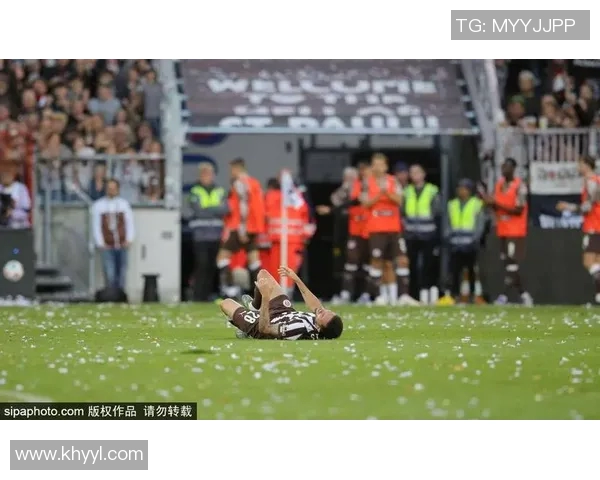 弗拉霍维奇在赛季中的精彩表现引发球迷热议与媒体关注